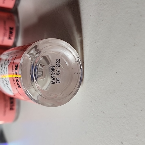 2 Victoria’s Secret PINK Wild Peach 2.5 FLoz Hand Sanitzer & 2 Cozies NEW - Picture 6 of 7